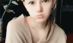 美女剃光头视频,剃发瞬间引发网友热议